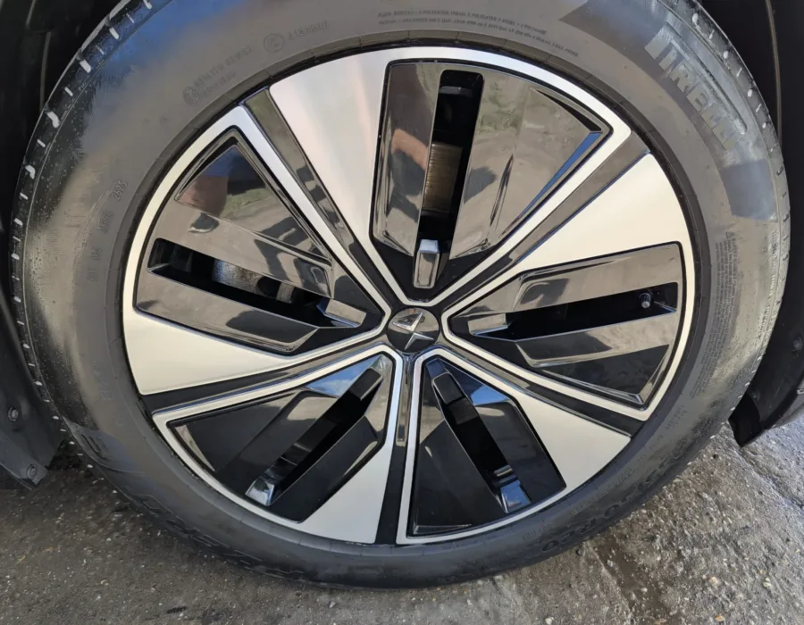 Wheel cleaning and tyre dressing finish in Stratford upon Avon - Car detailing result in Stratford upon Avon by Stratford Car Detailing